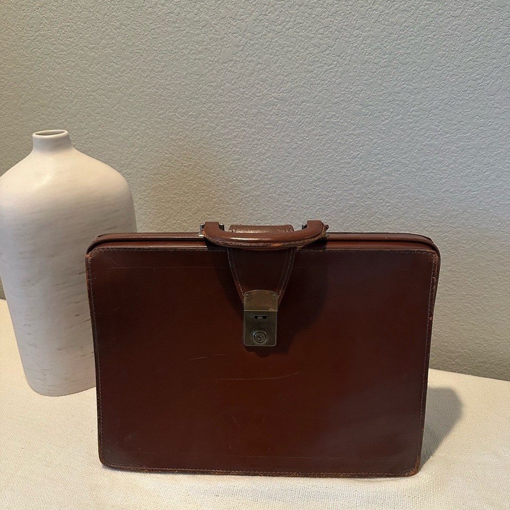 Vintage 1960s Elegant Brown Leather Briefcase